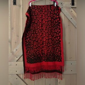 NWOT Reversible Leopard Print Fringe Scarf